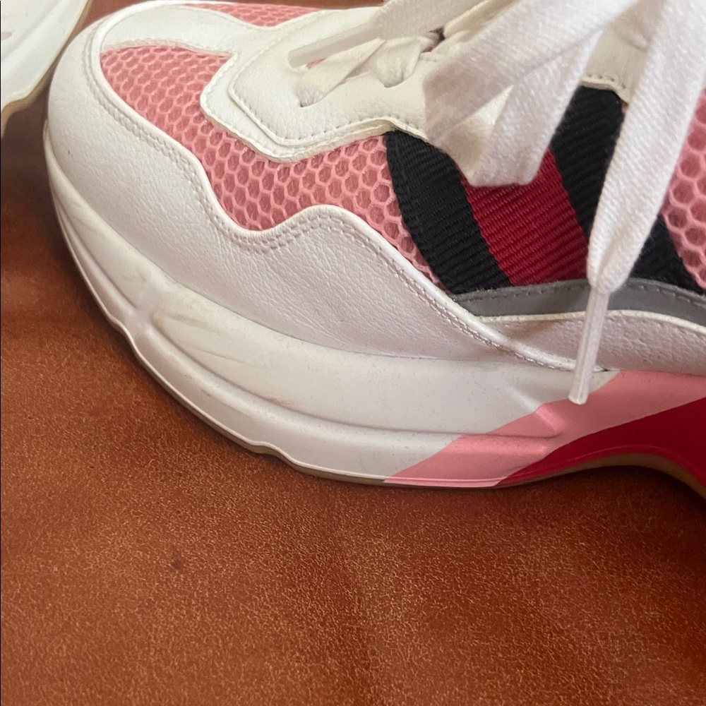 Gucci White Sneakers with Red and Black Accents - Picture 7 of 11